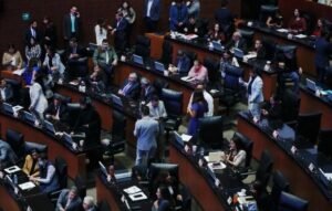 Avala Senado reforma para regular trabajo por aplicación