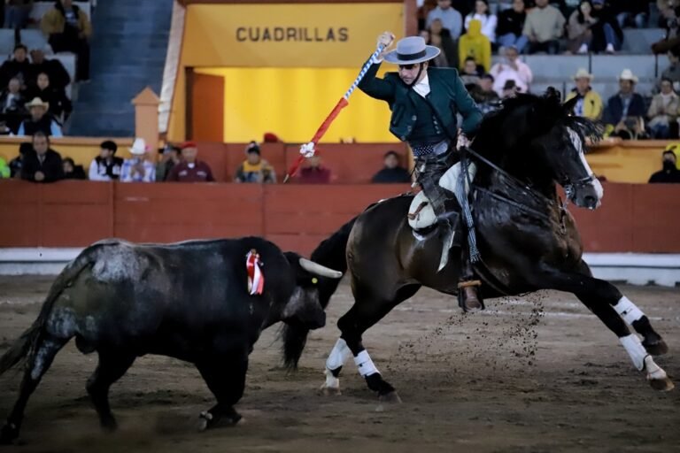 Andy Cartagena corta tres orejas y sale a hombros en Apizaco donde brilla el toreo de Bruno Aloi